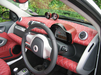 Smart Fortwo - dash and coloured instrument panels