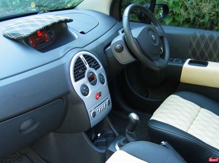 Renault Modus - dash panel detail