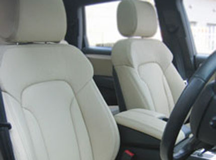Audi Q7 front seats